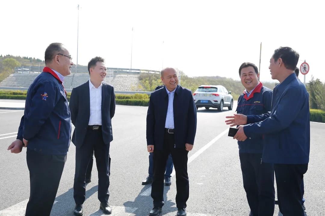 山东省诸城市委书记张建伟、市委秘书长王爱民 山东省诸城市委书记张建伟、市委秘书长王爱民