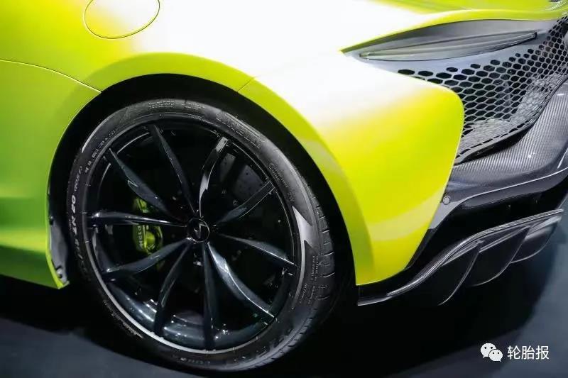 装有CYBER系统的轮胎 装有CYBER系统的轮胎