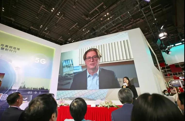 杜邦光刻技术部全球业务总监 George Barclay 说道 杜邦光刻技术部全球业务总监 George Barclay 说道