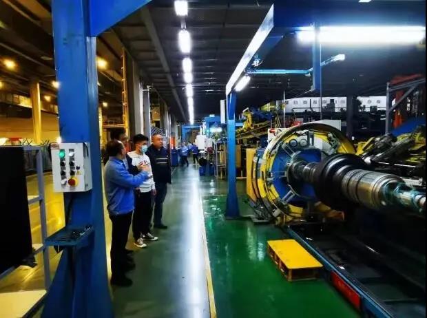 来访专家与万力轨道轮胎项目、质量管理等相关负责人 来访专家与万力轨道轮胎项目、质量管理等相关负责人