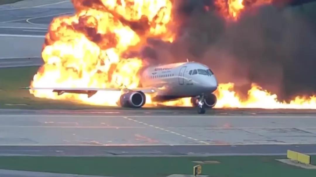 拥有好的飞机轮胎是飞机安全飞行的保障 拥有好的飞机轮胎是飞机安全飞行的保障