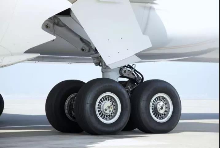 对航空轮胎在大载荷与高加速下进行动力特性测试 对航空轮胎在大载荷与高加速下进行动力特性测试